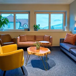 Apartment Charmante Fuer 2 Personen In Zentrumsnaehe X Privater Parkplatz X Hochwertige Coworking-arbeitsplaetze Im Haus, Innsbruck